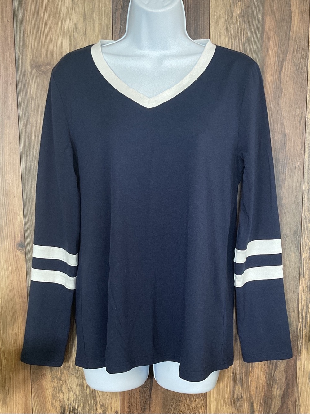 Navy V-Neck Long Sleeve Top with White Trim M        C210